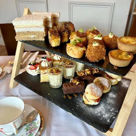 Hayward's At The Grasmere 킨샴