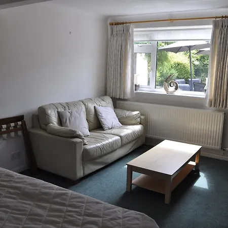 Hayward's At The Grasmere 4* 킨샴